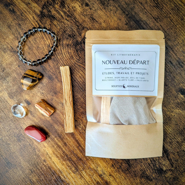 kit complet nouveau départ avec les pierres d'oeil de tigre de cristal de roche de bois fossile et de jaspe rouge avec un bois de palo santo et un bracelet de quartz fumé