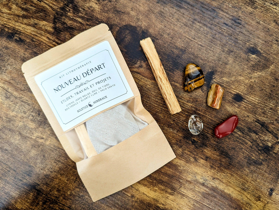 kit complet nouveau départ avec les pierres d'oeil de tigre de cristal de roche de bois fossile et de jaspe rouge avec un bois de palo santo