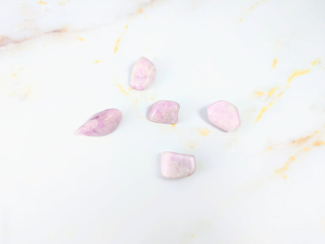 Kunzite en pierre roulée polie
