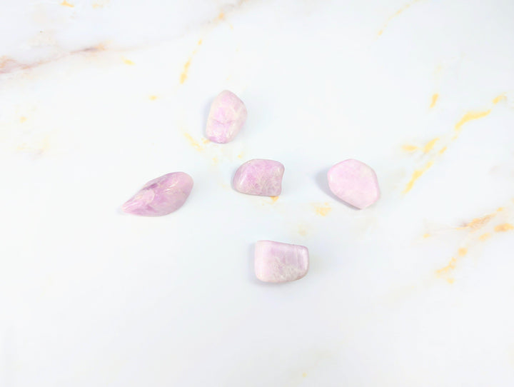 Kunzite en pierre roulée polie