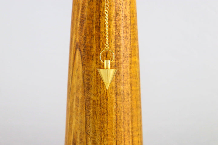 pendule cone en laiton plaqué or