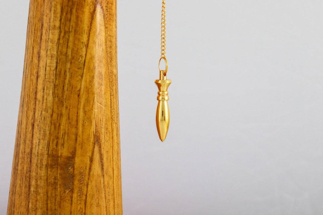 pendule de thot ou karnak en laiton doré