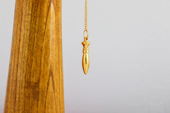pendule de thot ou karnak en laiton doré