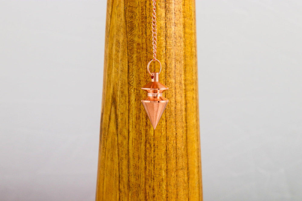 pendule triangle en laiton cuivré