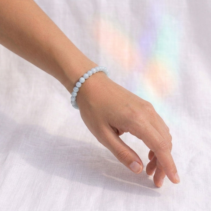 bracelet pierre naturelle aigue-marine 6mm porté poignet #bracelet-6mm-aigue-marine