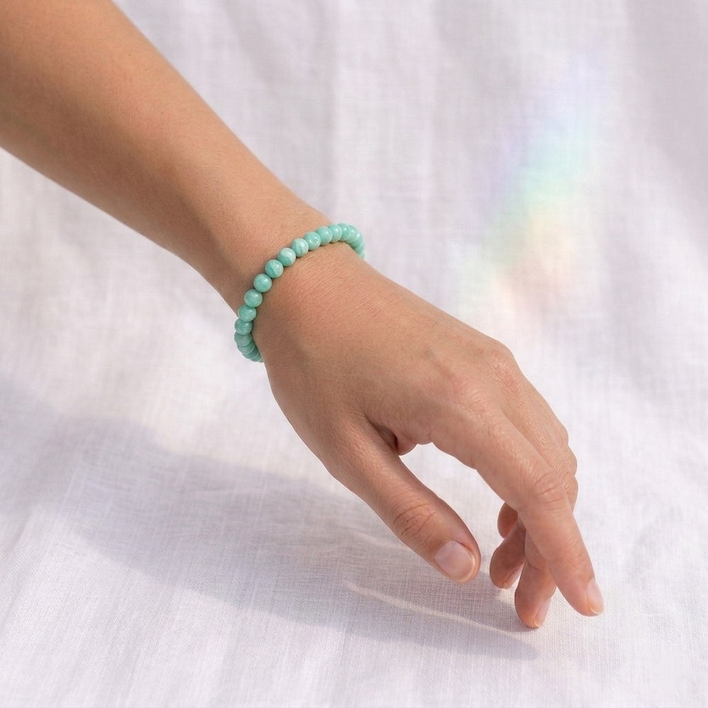 bracelet pierre naturelle amazonite 6mm porté poignet #bracelet-6mm-amazonite