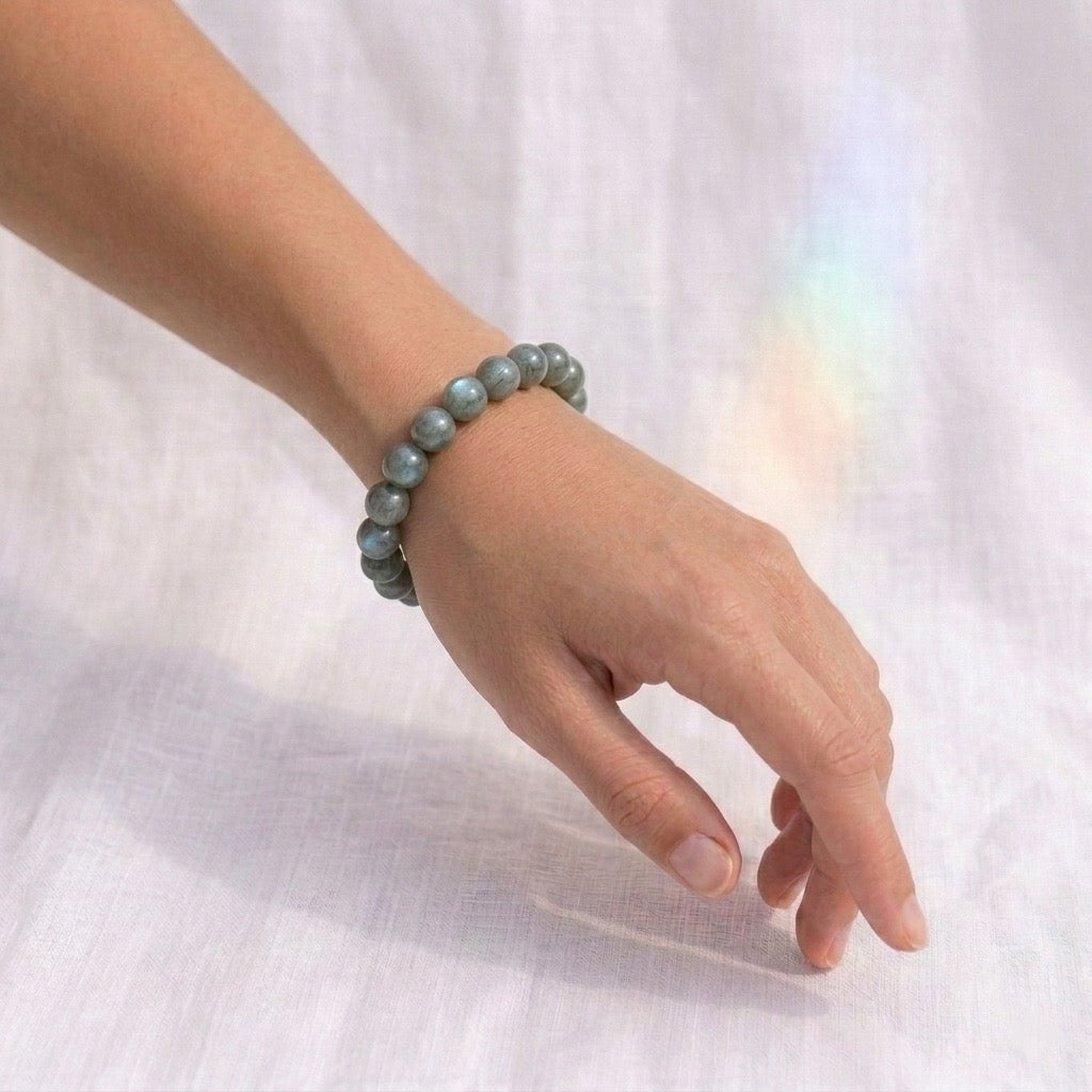bracelet pierre naturelle labradorite 8mm porté poignet #bracelet-8mm-labradorite