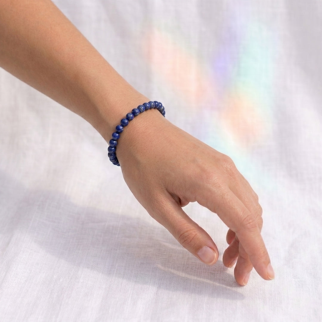 bracelet pierre naturelle lapis-lazuli 6mm porté poignet #bracelet-6mm-lapis-lazuli