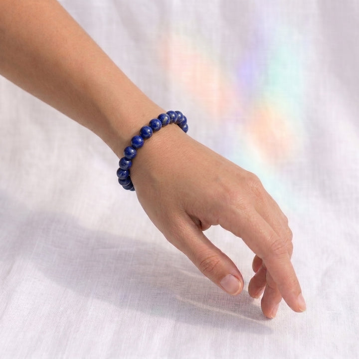 bracelet pierre naturelle lapis-lazuli 8mm porté poignet #bracelet-8mm-lapis-lazuli