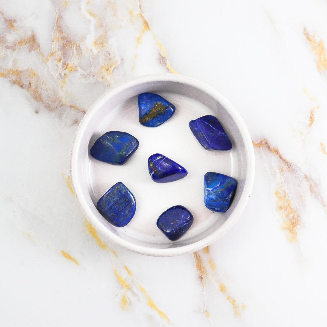 pierre roulée en lapis lazuli